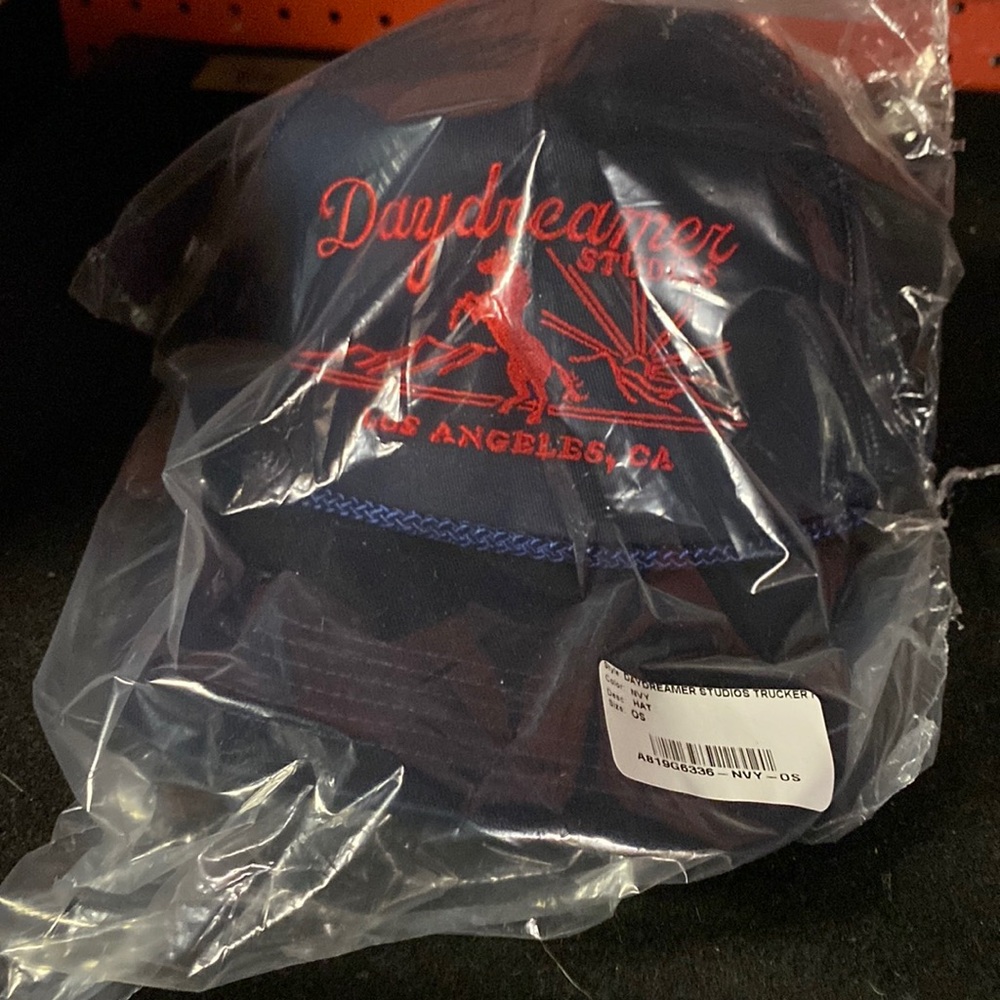 Daydreamer trucker hat navy